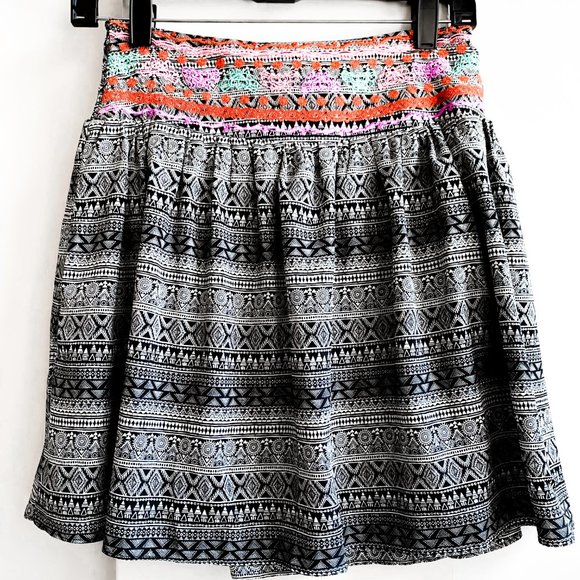 Francesca's Collections Dresses & Skirts - francessca's aztec print elastic band flare skirt